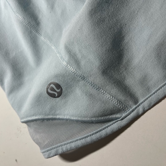 Lululemon Size 6 LR 4in hotty hots - Picture 2 of 5